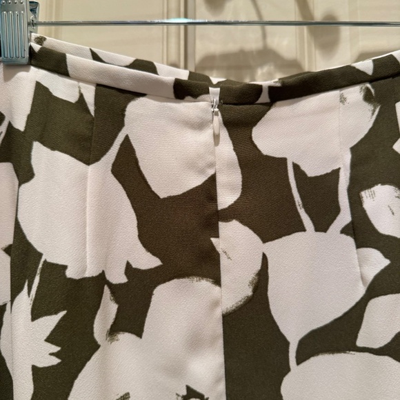 Ann Taylor Floral Green and White Midi Pencil Skirt - Picture 7 of 10
